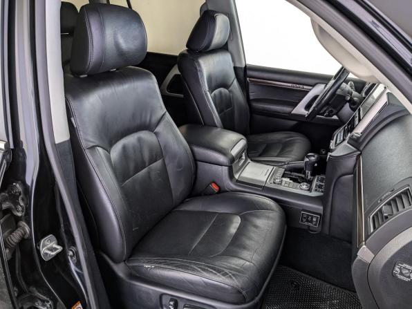 Toyota Land Cruiser 200 Series Рестайлинг 2 с пробегом 2017 года, цена 5 050 000 рублей, 300506 км, внедорожник, Автокод Объявления