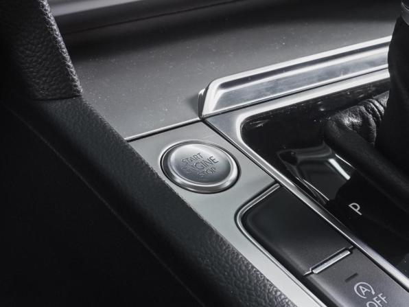 Volkswagen Passat B8 с пробегом 2017 года, цена 1 940 000 рублей, 247816 км, седан, Автокод Объявления