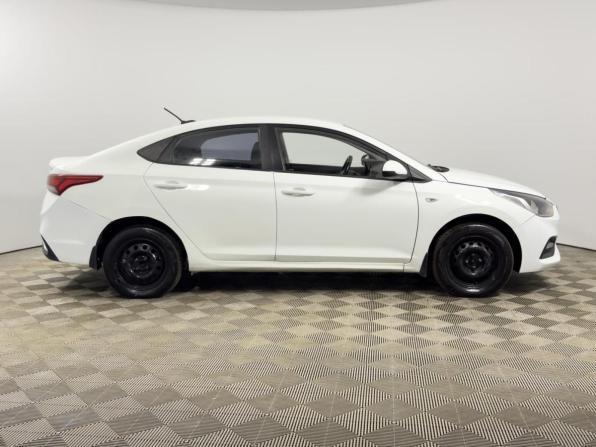 Hyundai Solaris II с пробегом 2018 года, цена 799 900 рублей, 190540 км, седан, Автокод Объявления