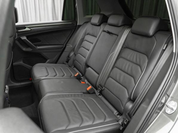 Volkswagen Tiguan II Рестайлинг с пробегом 2021 года, цена 3 880 000 рублей, 34364 км, внедорожник, Автокод Объявления