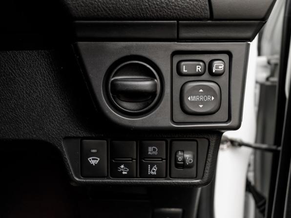 Toyota Corolla XI (E160 E170) Рестайлинг 2 с пробегом 2019 года, цена 1 685 000 рублей, 41645 км, седан, Автокод Объявления