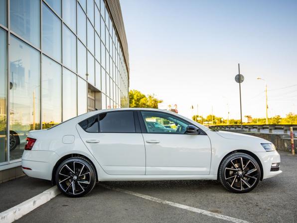 Skoda Octavia III (A7) Рестайлинг с пробегом 2017 года, цена 1 818 000 рублей, 187354 км, лифтбек, Автокод Объявления