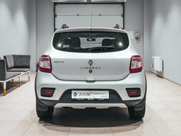Renault Sandero II с пробегом 2017 года, цена 696 805 рублей, 313649 км, хэтчбек, Автокод Объявления