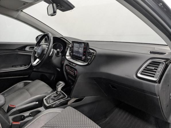 Kia Ceed III Рестайлинг с пробегом 2022 года, цена 2 300 000 рублей, 71000 км, универсал, Автокод Объявления