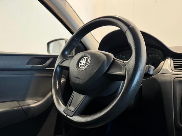 Skoda Rapid I с пробегом 2015 года, цена 685 000 рублей, 160118 км, лифтбек, Автокод Объявления