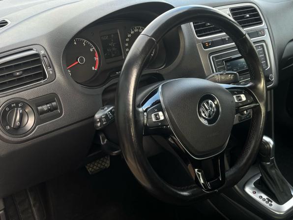 Volkswagen Polo V Рестайлинг с пробегом 2019 года, цена 1 090 000 рублей, 153000 км, седан, Автокод Объявления