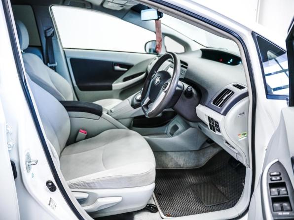 Toyota Prius III (XW30) с пробегом 2011 года, цена 919 000 рублей, 221470 км, лифтбек, Автокод Объявления