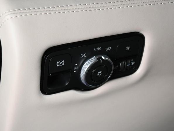 Mercedes-Benz V-Класс III (W447) Рестайлинг 2 с пробегом 2024 года, цена 9 049 000 рублей, 11827 км, минивэн, Автокод Объявления