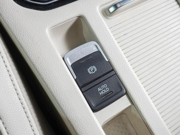 Volkswagen Passat B8 с пробегом 2017 года, цена 2 349 000 рублей, 139923 км, седан, Автокод Объявления