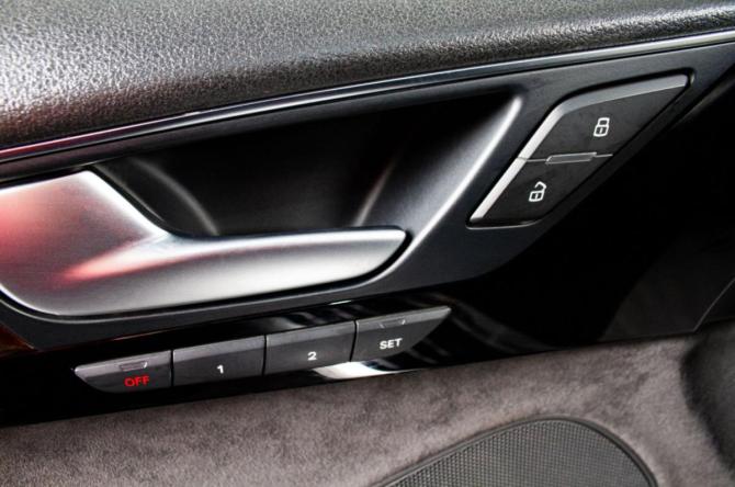 Audi A8 III (D4) Рестайлинг с пробегом 2015 года, цена 2 629 000 рублей, 277000 км, седан, Автокод Объявления