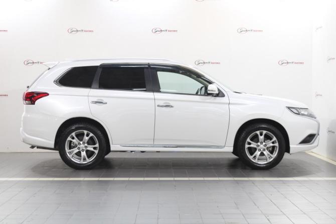 Mitsubishi Outlander III Рестайлинг 3 с пробегом 2022 года, цена 3 700 000 рублей, 305 км, внедорожник, Автокод Объявления