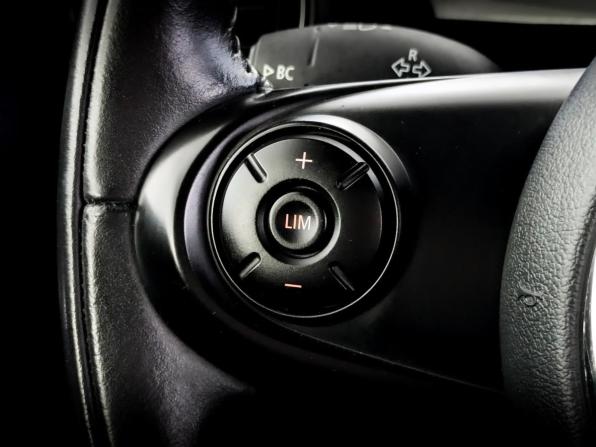 Mini Hatch III (F55/F56) Рестайлинг с пробегом 2021 года, цена 2 550 000 рублей, 66313 км, хэтчбек, Автокод Объявления