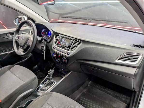 Hyundai Solaris II Рестайлинг с пробегом 2022 года, цена 1 685 000 рублей, 63429 км, седан, Автокод Объявления