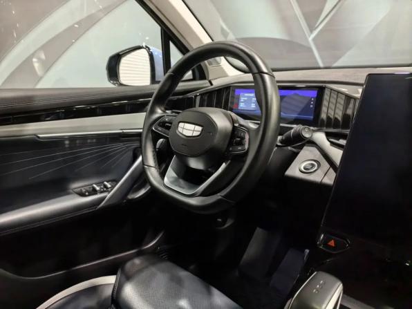 Geely Atlas II с пробегом 2024 года, цена 3 290 000 рублей, 11074 км, внедорожник, Автокод Объявления