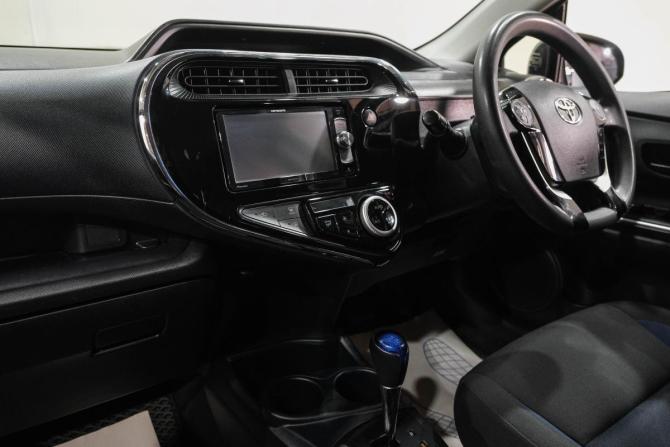 Toyota Aqua I Рестайлинг 2 с пробегом 2018 года, цена 1 029 000 рублей, 236100 км, хэтчбек, Автокод Объявления