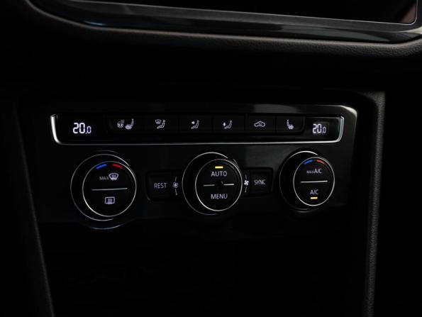 Volkswagen Tiguan II с пробегом 2018 года, цена 2 099 000 рублей, 223643 км, внедорожник, Автокод Объявления