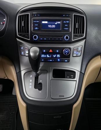 Hyundai H-1 II Рестайлинг 2 с пробегом 2019 года, цена 2 333 000 рублей, 253247 км, минивэн, Автокод Объявления