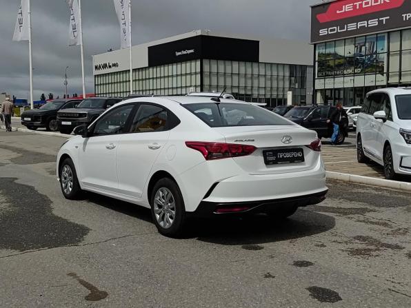 Hyundai Solaris II Рестайлинг с пробегом 2021 года, цена 1 635 000 рублей, 65456 км, седан, Автокод Объявления