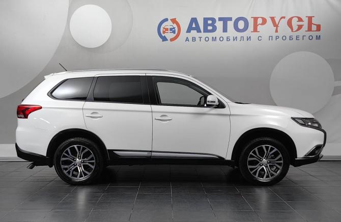 Mitsubishi Outlander III Рестайлинг 2 с пробегом 2015 года, цена 1 444 000 рублей, 218085 км, внедорожник, Автокод Объявления