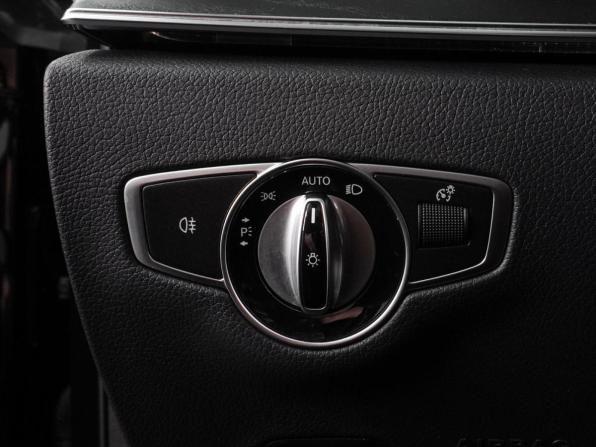 Mercedes-Benz E-Класс V (W213 S213 C238) Рестайлинг с пробегом 2022 года, цена 5 399 000 рублей, 67988 км, седан, Автокод Объявления