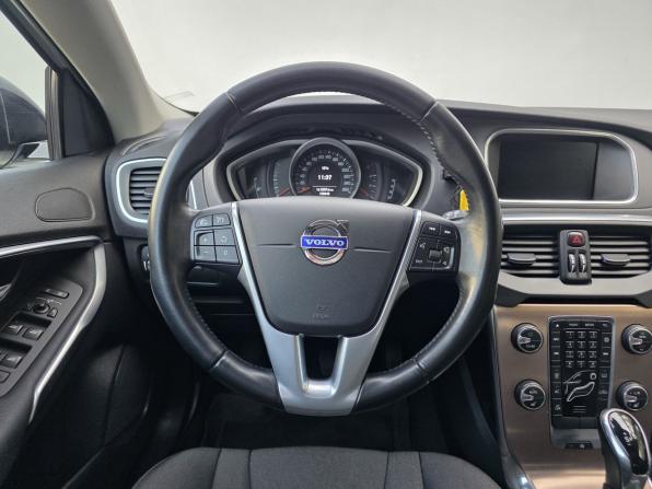 Volvo V40 Cross Country I с пробегом 2015 года, цена 1 350 000 рублей, 126644 км, хэтчбек, Автокод Объявления