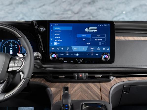 Новый Lexus LM II 2026 года, цена 19 390 000 рублей, минивэн, Автокод Объявления