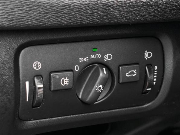 Volvo V40 Cross Country I с пробегом 2014 года, цена 1 650 000 рублей, 106567 км, хэтчбек, Автокод Объявления