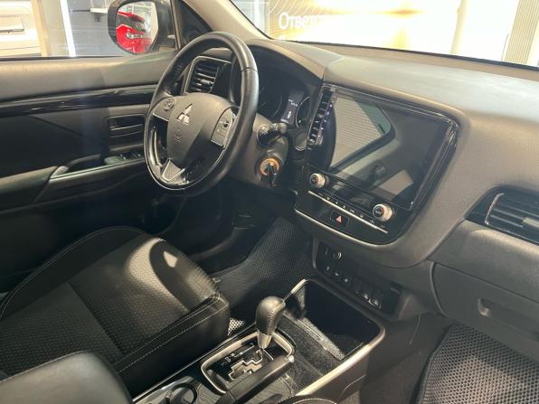 Mitsubishi Outlander III Рестайлинг 3 с пробегом 2020 года, цена 2 079 000 рублей, 98906 км, внедорожник, Автокод Объявления