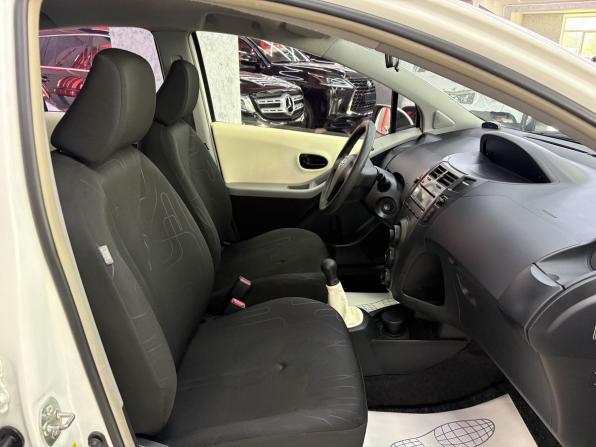 Toyota Yaris II Рестайлинг с пробегом 2010 года, цена 665 000 рублей, 97969 км, хэтчбек, Автокод Объявления