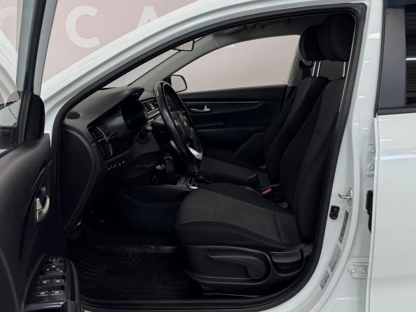 Kia Rio IV с пробегом 2018 года, цена 1 450 000 рублей, 96773 км, хэтчбек, Автокод Объявления