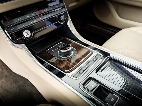 Jaguar XF II с пробегом 2016 года, цена 2 310 000 рублей, 100493 км, седан, Автокод Объявления