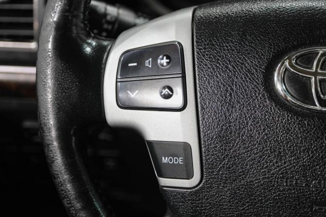Toyota Land Cruiser 200 Series Рестайлинг 1 с пробегом 2012 года, цена 3 469 000 рублей, 273000 км, внедорожник, Автокод Объявления