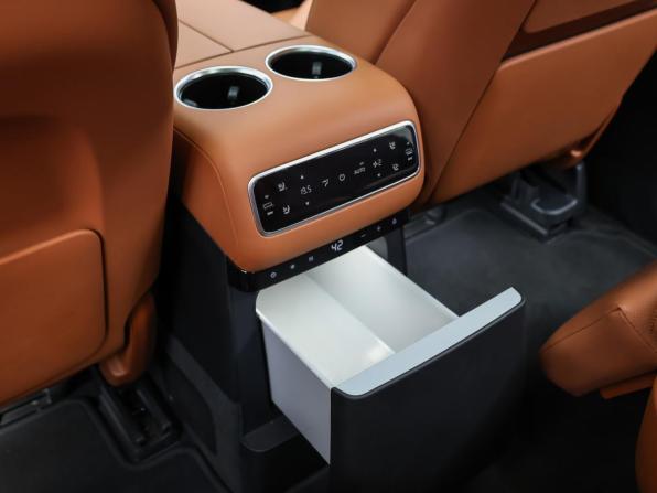 Li Auto (Lixiang) L9 I Рестайлинг с пробегом 2024 года, цена 7 898 000 рублей, 24500 км, внедорожник, Автокод Объявления