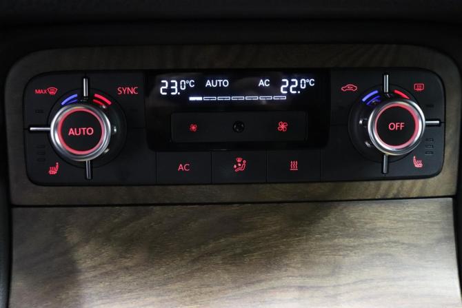 Volkswagen Touareg II с пробегом 2012 года, цена 2 015 000 рублей, 244758 км, внедорожник, Автокод Объявления
