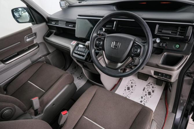 Honda Stepwgn V Рестайлинг с пробегом 2021 года, цена 2 579 000 рублей, 82000 км, минивэн, Автокод Объявления