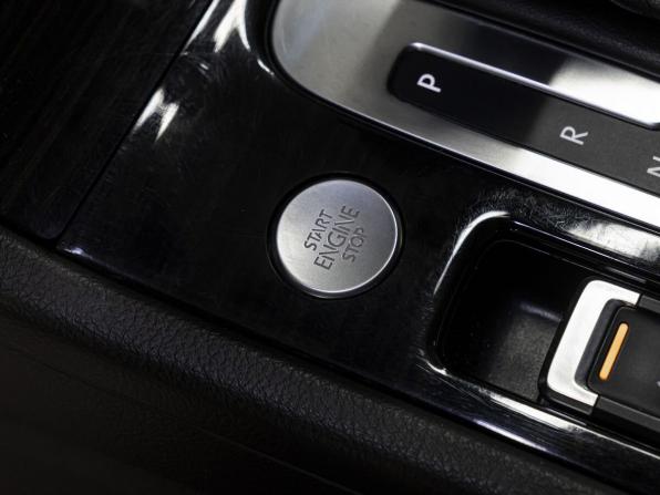 Volkswagen Touareg II Рестайлинг с пробегом 2015 года, цена 3 490 000 рублей, 134221 км, внедорожник, Автокод Объявления