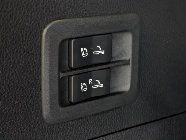 Toyota Land Cruiser 300 Series с пробегом 2022 года, цена 9 990 000 рублей, 57894 км, внедорожник, Автокод Объявления