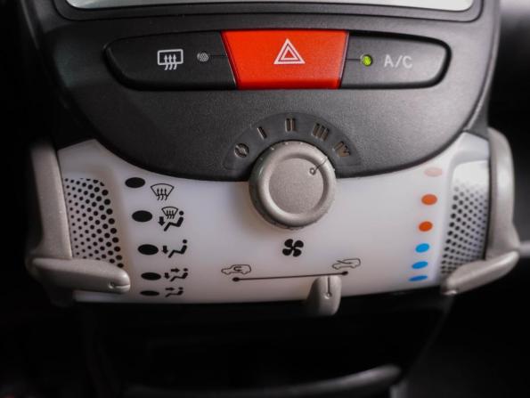 Peugeot 107 I Рестайлинг 2 с пробегом 2013 года, цена 529 000 рублей, 114783 км, хэтчбек, Автокод Объявления