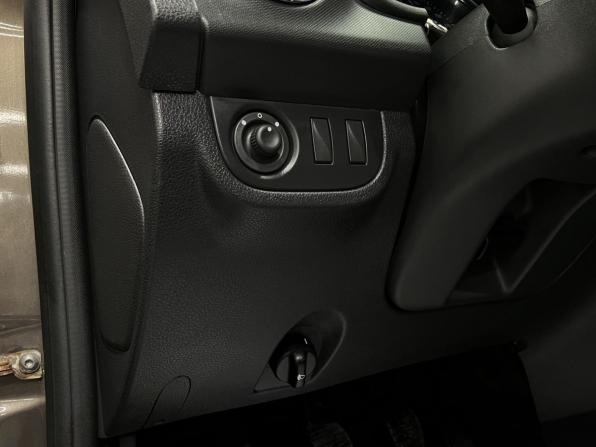 Renault Logan II Рестайлинг с пробегом 2019 года, цена 1 040 000 рублей, 97699 км, седан, Автокод Объявления