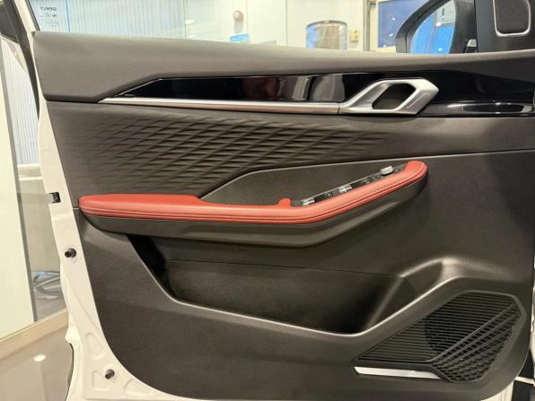 Geely Coolray I Рестайлинг с пробегом 2023 года, цена 2 110 000 рублей, 45921 км, внедорожник, Автокод Объявления