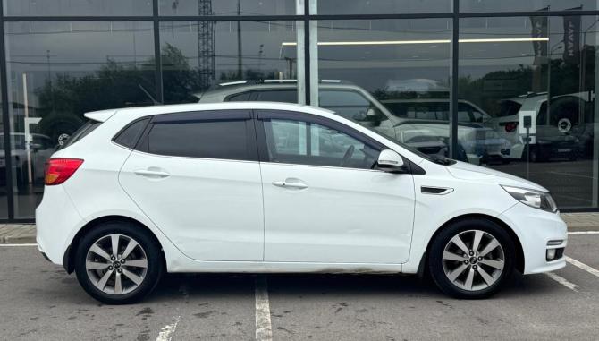 Kia Rio III Рестайлинг с пробегом 2015 года, цена 1 080 000 рублей, 117123 км, хэтчбек, Автокод Объявления