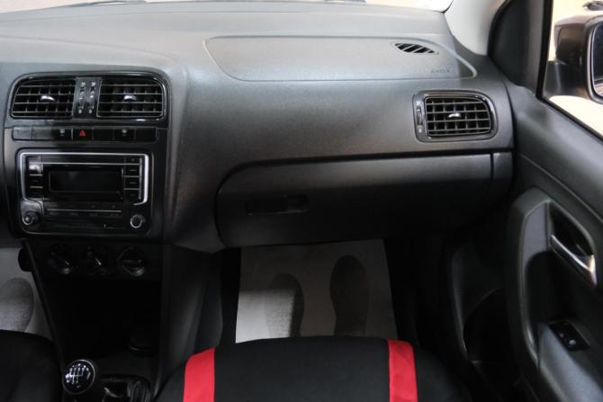 Volkswagen Polo V Рестайлинг с пробегом 2019 года, цена 799 000 рублей, 300217 км, седан, Автокод Объявления