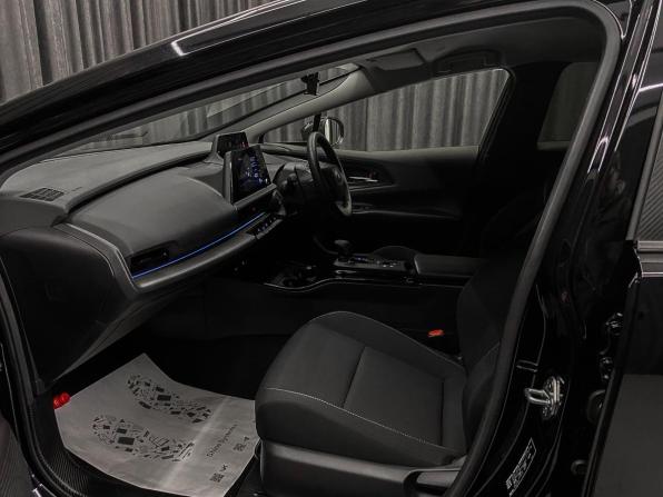 Toyota Prius V (XW60) с пробегом 2023 года, цена 3 500 000 рублей, 26000 км, лифтбек, Автокод Объявления