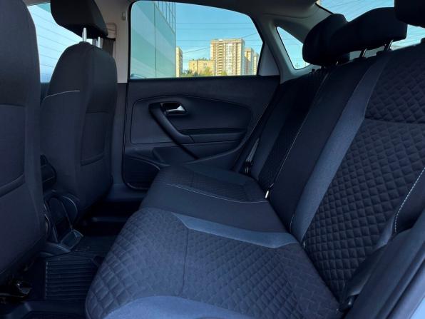 Volkswagen Polo V Рестайлинг с пробегом 2018 года, цена 1 068 700 рублей, 75131 км, седан, Автокод Объявления