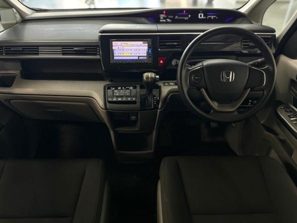 Honda Stepwgn V с пробегом 2017 года, цена 1 800 000 рублей, 106451 км, минивэн, Автокод Объявления