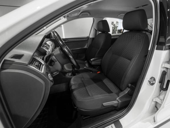 Skoda Rapid I с пробегом 2016 года, цена 945 000 рублей, 187687 км, лифтбек, Автокод Объявления
