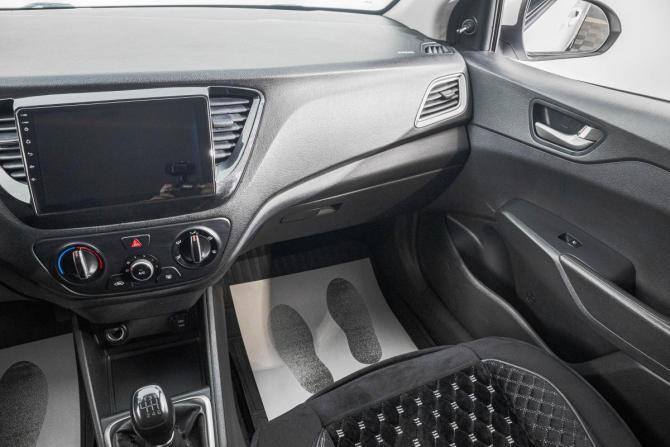 Hyundai Solaris II с пробегом 2017 года, цена 999 000 рублей, 150000 км, седан, Автокод Объявления