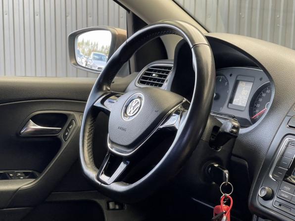 Volkswagen Polo V Рестайлинг с пробегом 2016 года, цена 1 032 000 рублей, 115278 км, седан, Автокод Объявления