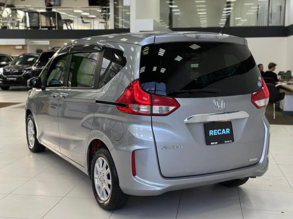 Honda Freed II с пробегом 2017 года, цена 1 460 000 рублей, 117216 км, компактвэн, Автокод Объявления