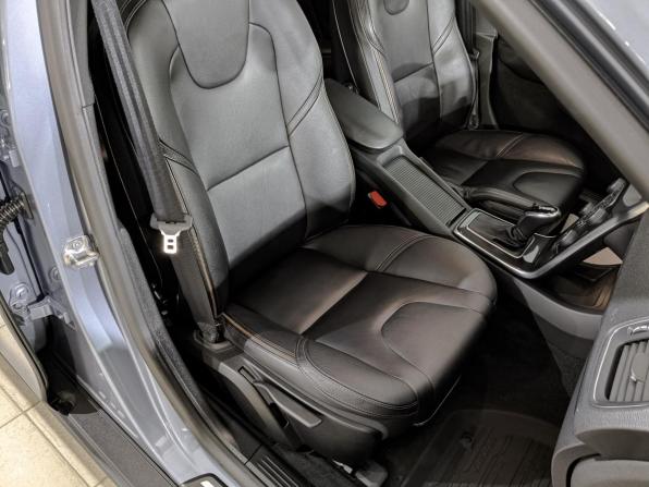 Volvo V40 II Рестайлинг с пробегом 2019 года, цена 2 390 000 рублей, 65640 км, хэтчбек, Автокод Объявления